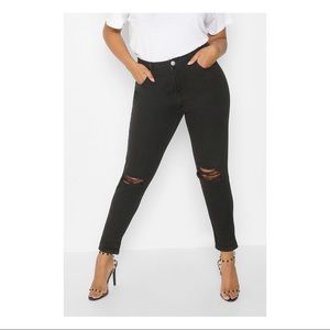 **BRAND NEW** Black Ripped Mom Jeans